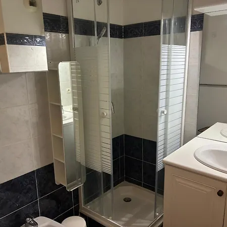 Calif, Face Tram Proche Apartamento Niza