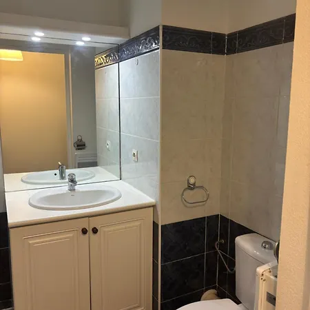 Appartement Calif, Face Tram Proche