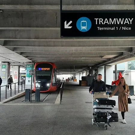 Calif, Face Tram Proche アパート ニース
